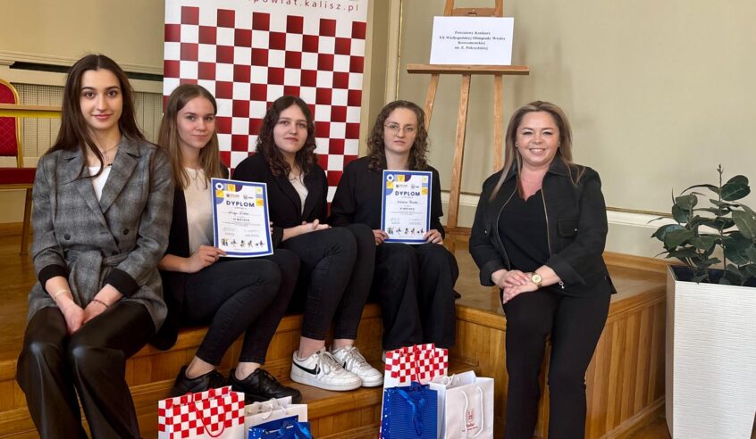 Nasze uczennice w gronie laureatów Powiatowego Konkursu Wiedzy Konsumenckiej